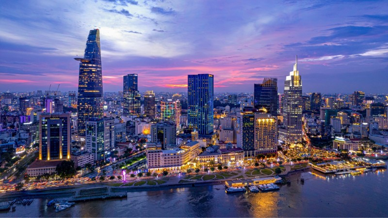 Day 7 Immerse In The Vibrant Energy Of The City