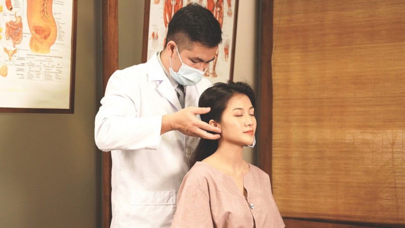 Day 13 Relax And Rejuvenate With A Luxury Acupressure Session