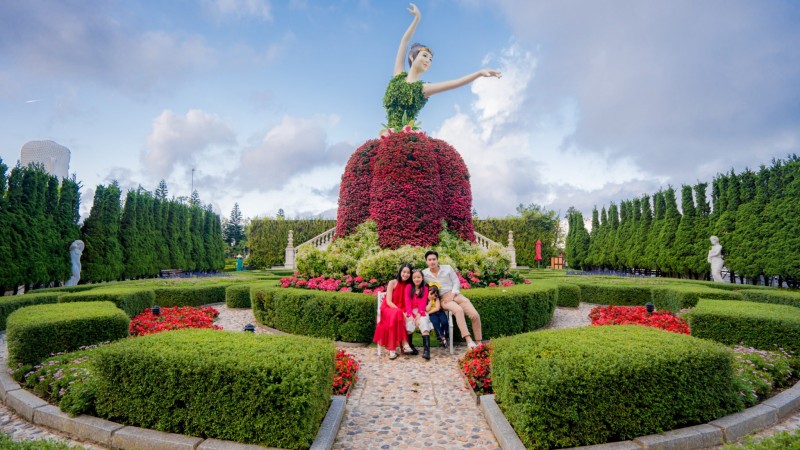 Day 3 Explore The Romantic Charm Of Jardin D’Amour Gardens