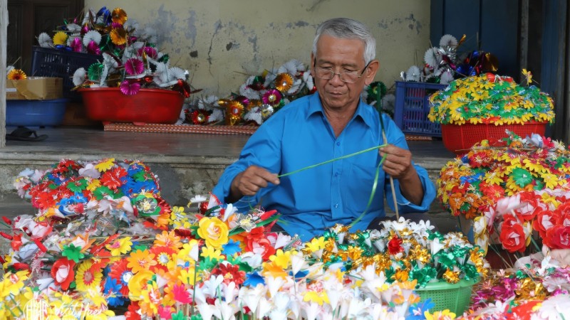Thanh Tien Village - Home Of Delicate Paper Flower Craftsmanship