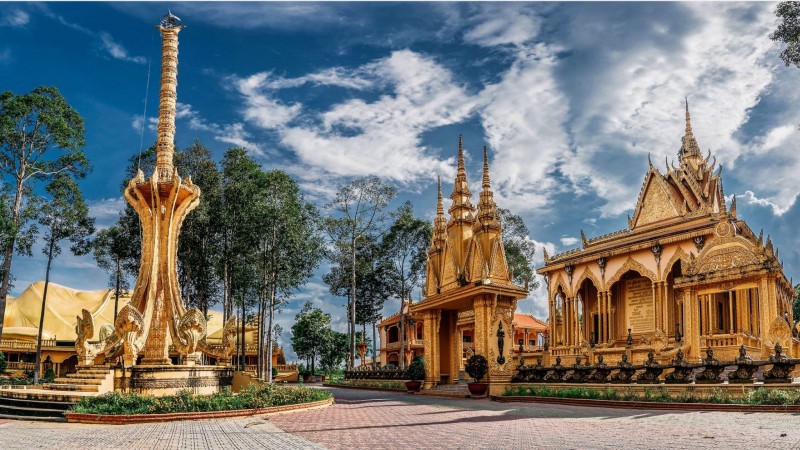 Day 4 Visit An Ancient Khmer Pagoda