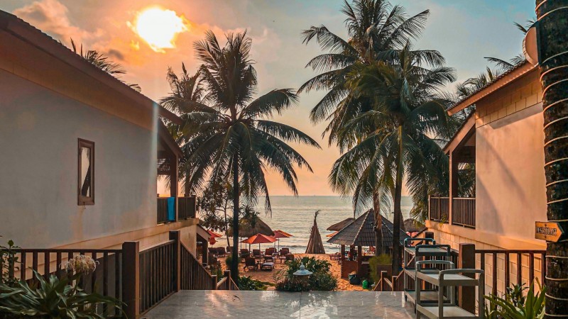 Day 15 Have A Romantic Dinner By The Sea