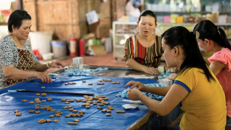Day 3 Watch Locals Skillfully Make Sweet And Chewy Coconut Candy