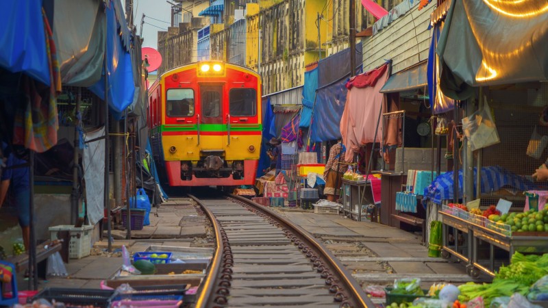 Day 11 Snap The Moment A Train Rolls Past Shoppers At Mae Klong Railway Market