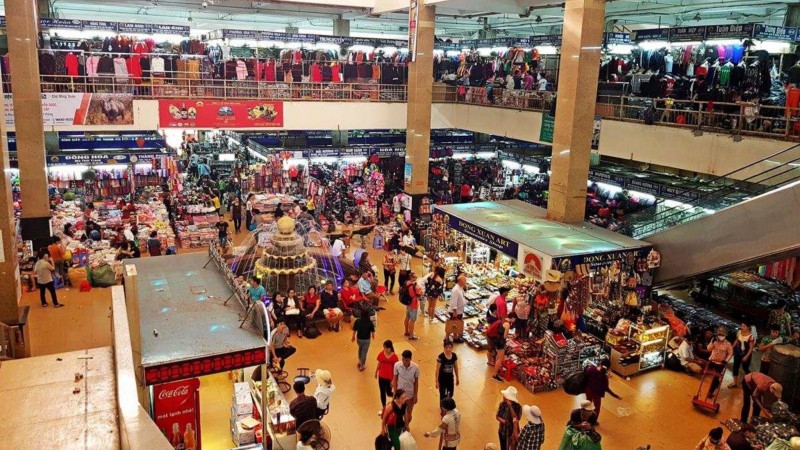 Day 2 Browse Endless Stalls Packed With Local Goods At Dong Xuan Market