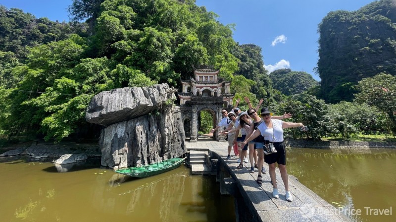 Day 12 Venture Through The Scenic Beauty Of Bich Dong Pagoda