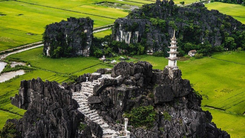 Day 8 Capture Panoramic Landscapes At The Stunning Mua Cave Viewpoint