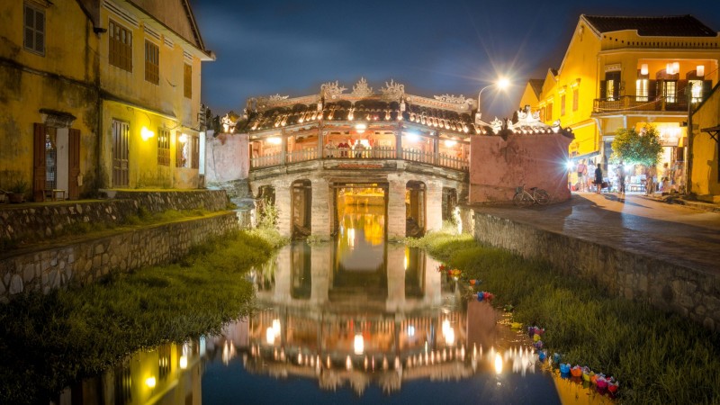 Day 4 Admire Intricate Details Of The Iconic Japanese Covered Bridge