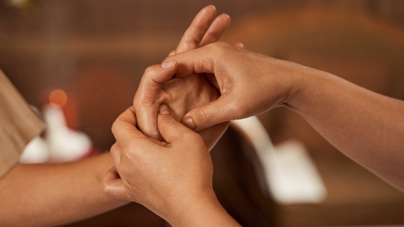 Rejuvenate Yourself Through Hand Massage Therapy