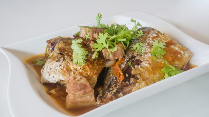 Cook Vietnamese Style Fish With Fragrant Herbs And Enjoy Its Authentic Flavor