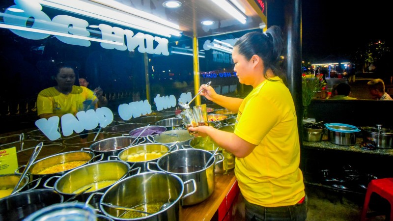 Delight In Colorful Che, A Beloved Vietnamese Dessert