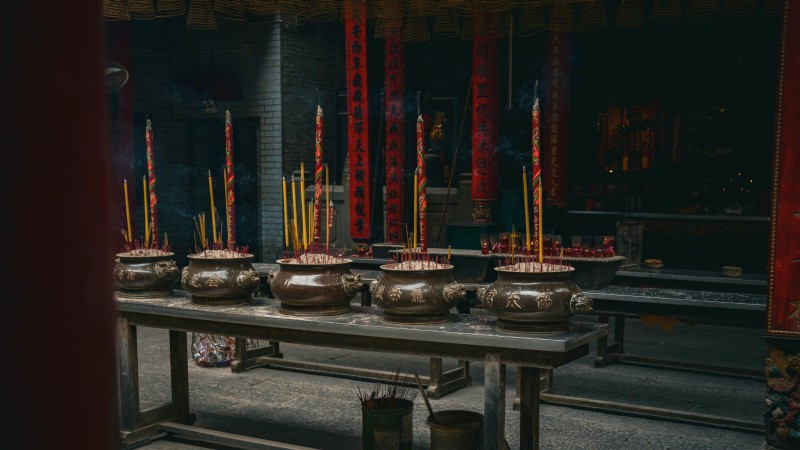 Experience The Vietnamese Chinese Cultural Interference When Going Through The Temple In Chinatown
