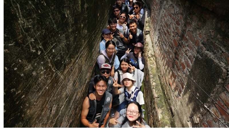 Arrive At Bat Trang Pottery Village