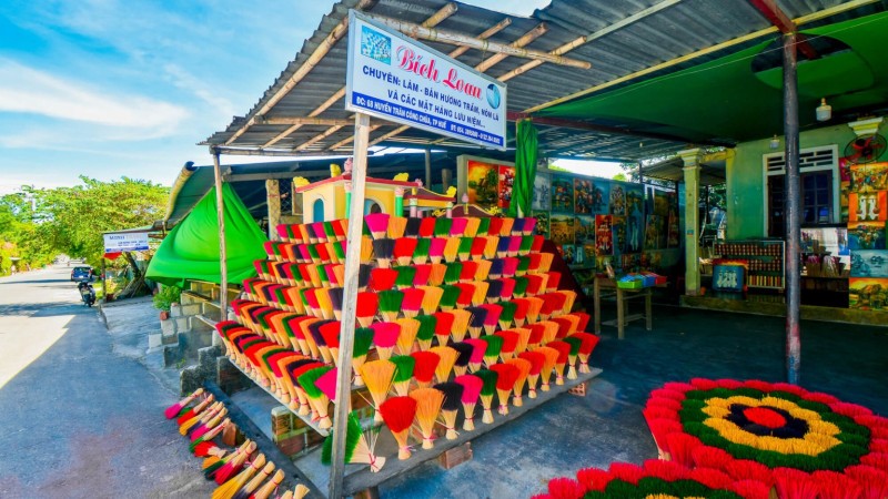 Strolling Through The Fragrant Incense Village