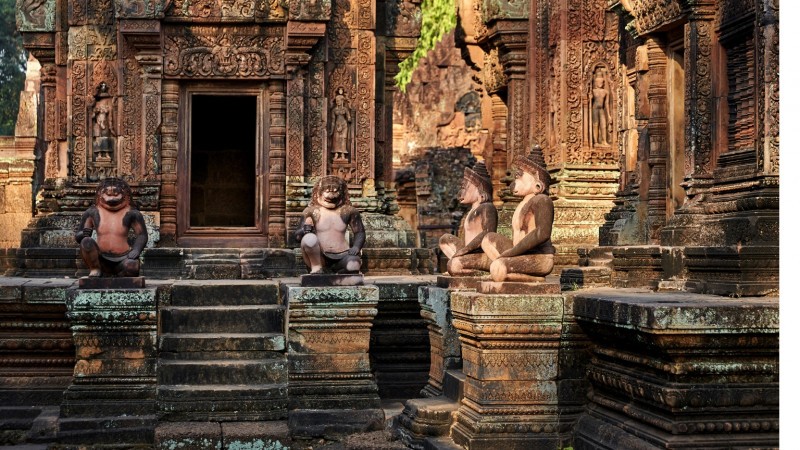 Day 19 Explore The Intricate Pink Sandstone Carvings Of Banteay Srei