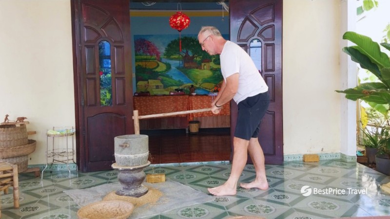 Try Grinding Rice Using Traditional Methods