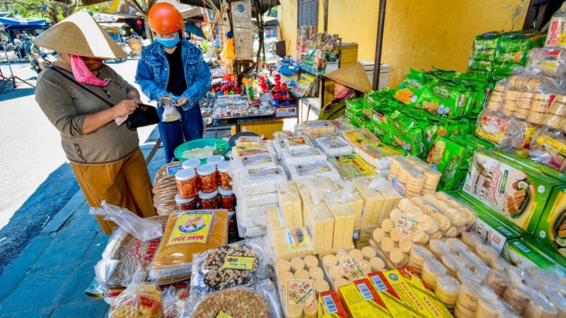 Day 14 Browse The Vibrant Stalls Of Hoi An’s Local Market