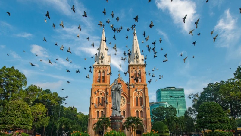 Day 2 Discover The French Colonial Charm Of Saigon Notre Dame Cathedral