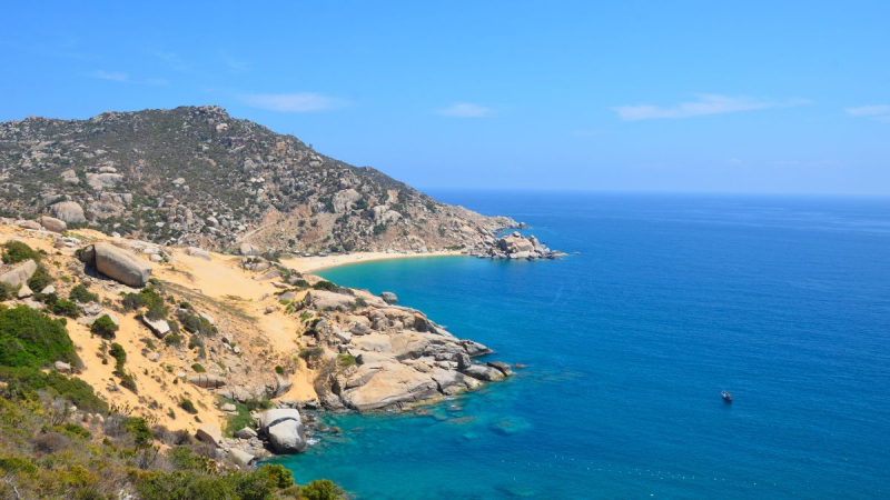 Relax And Enjoy Seafood At Ca Na Beach