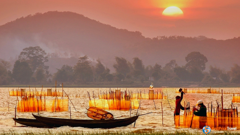 Sun Dawn On Lak Lake