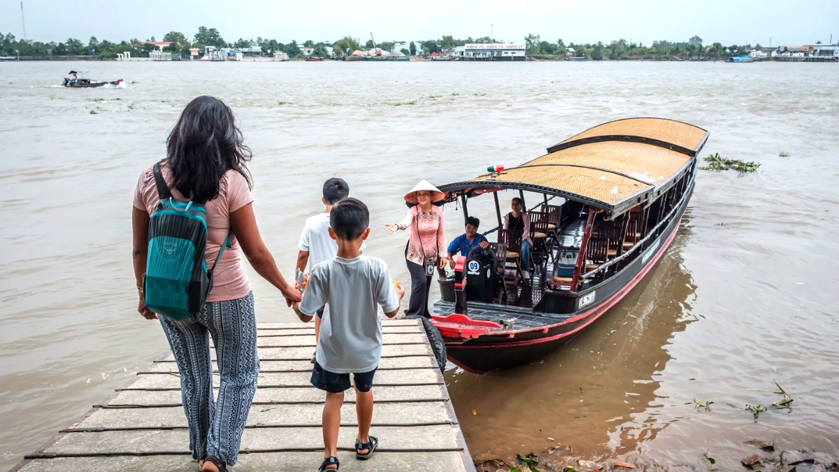Day 2 Take A Boat To Explore The River