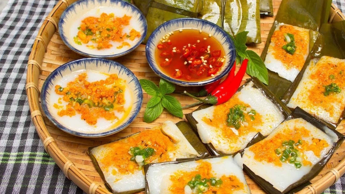 Try various types of traditional cake