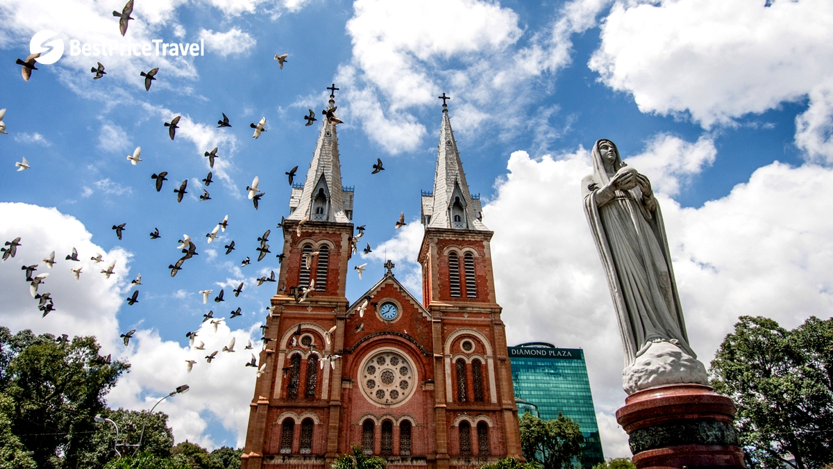 Pay A Visit To The Most Well Known Landmark Notre Dame Cathedral