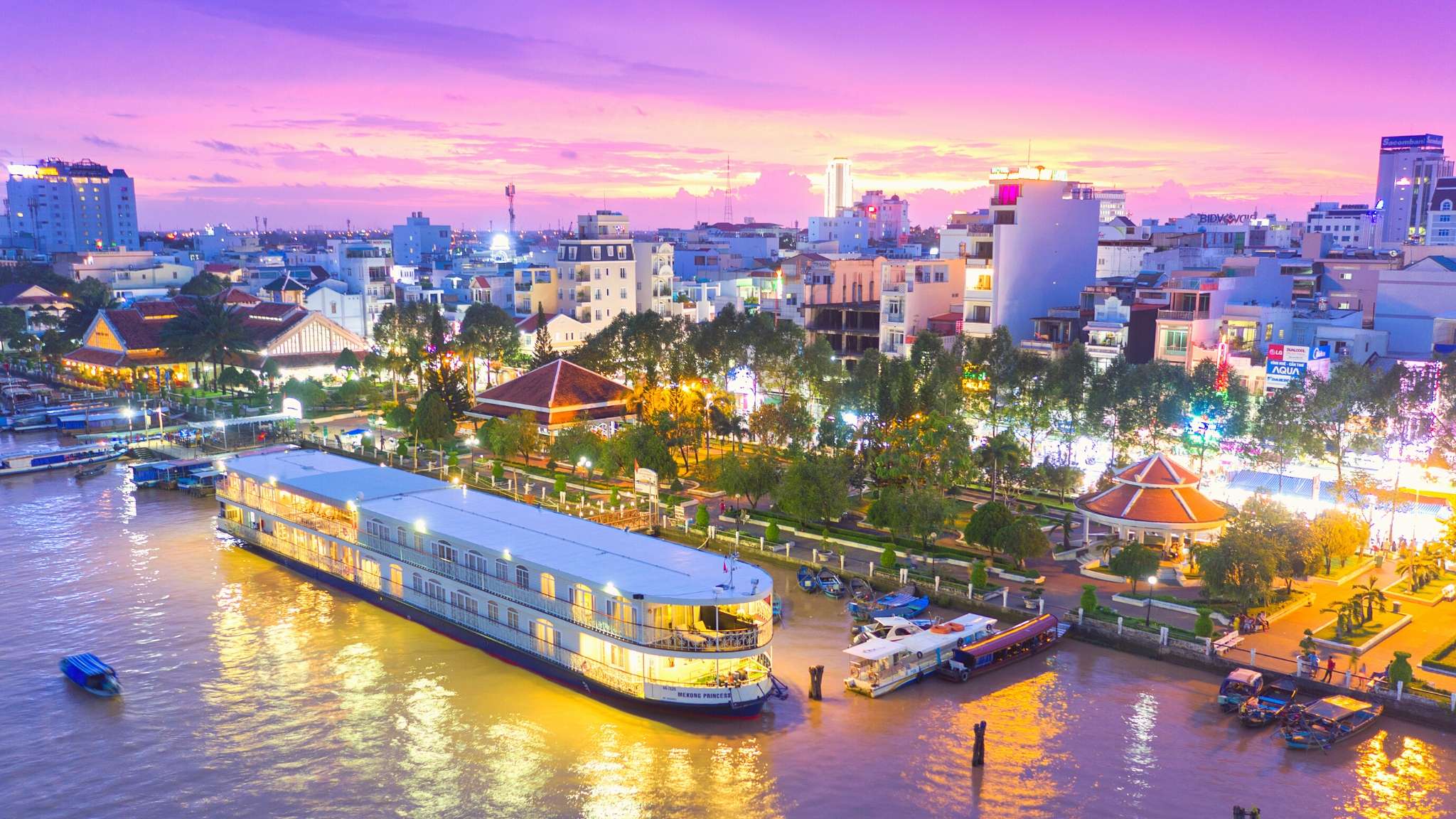 Luxury cruise
