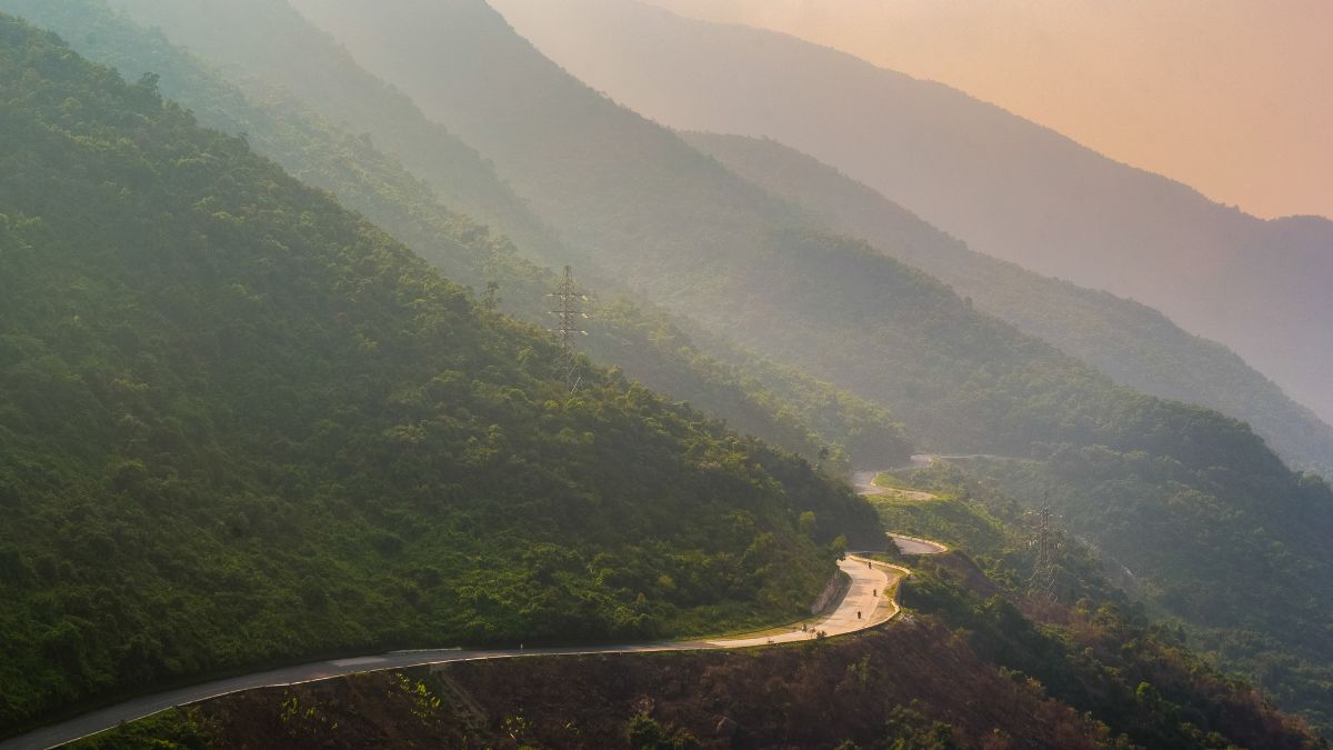 Day 8 Road Transfer Across The Poetic Hai Van Pass