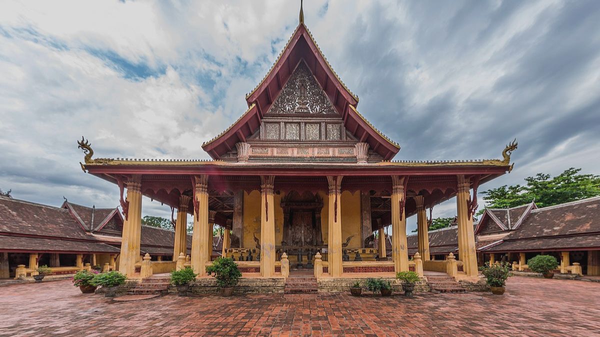 Wat Sisaket A Temple With Many Buddha Statues