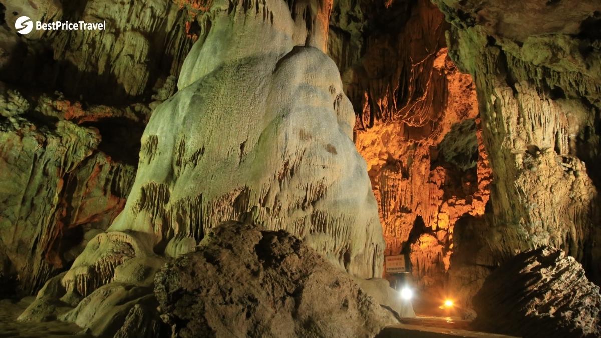 Enjoy The Magnificent View Of Hua Ma Cave