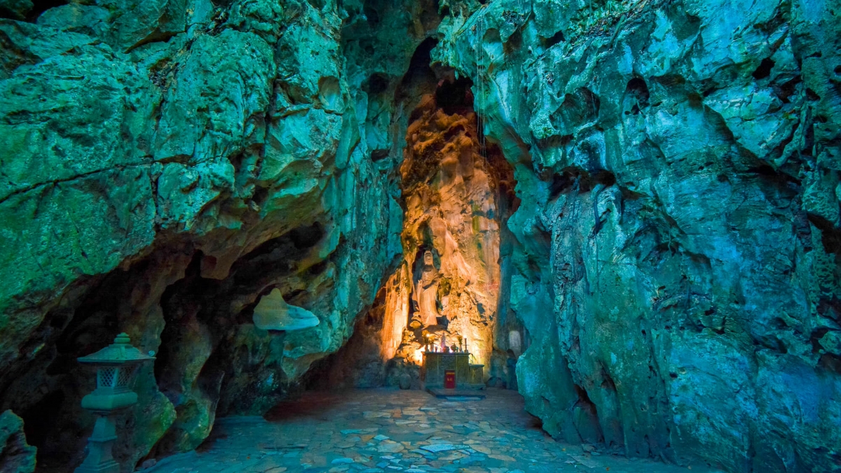 Go Inside Mysterious Hidden Huyen Khong Cave