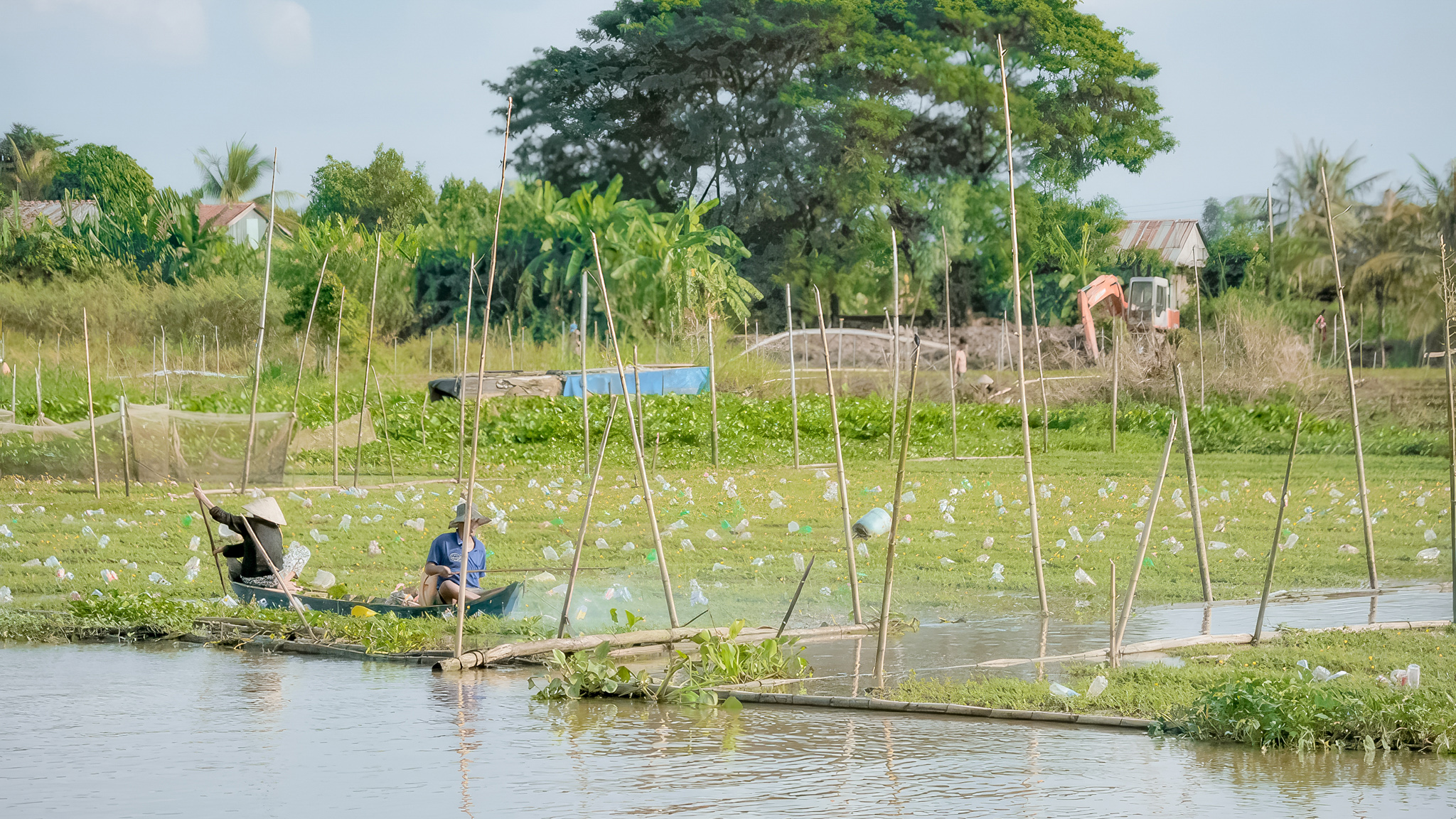 Witness locals people daily life