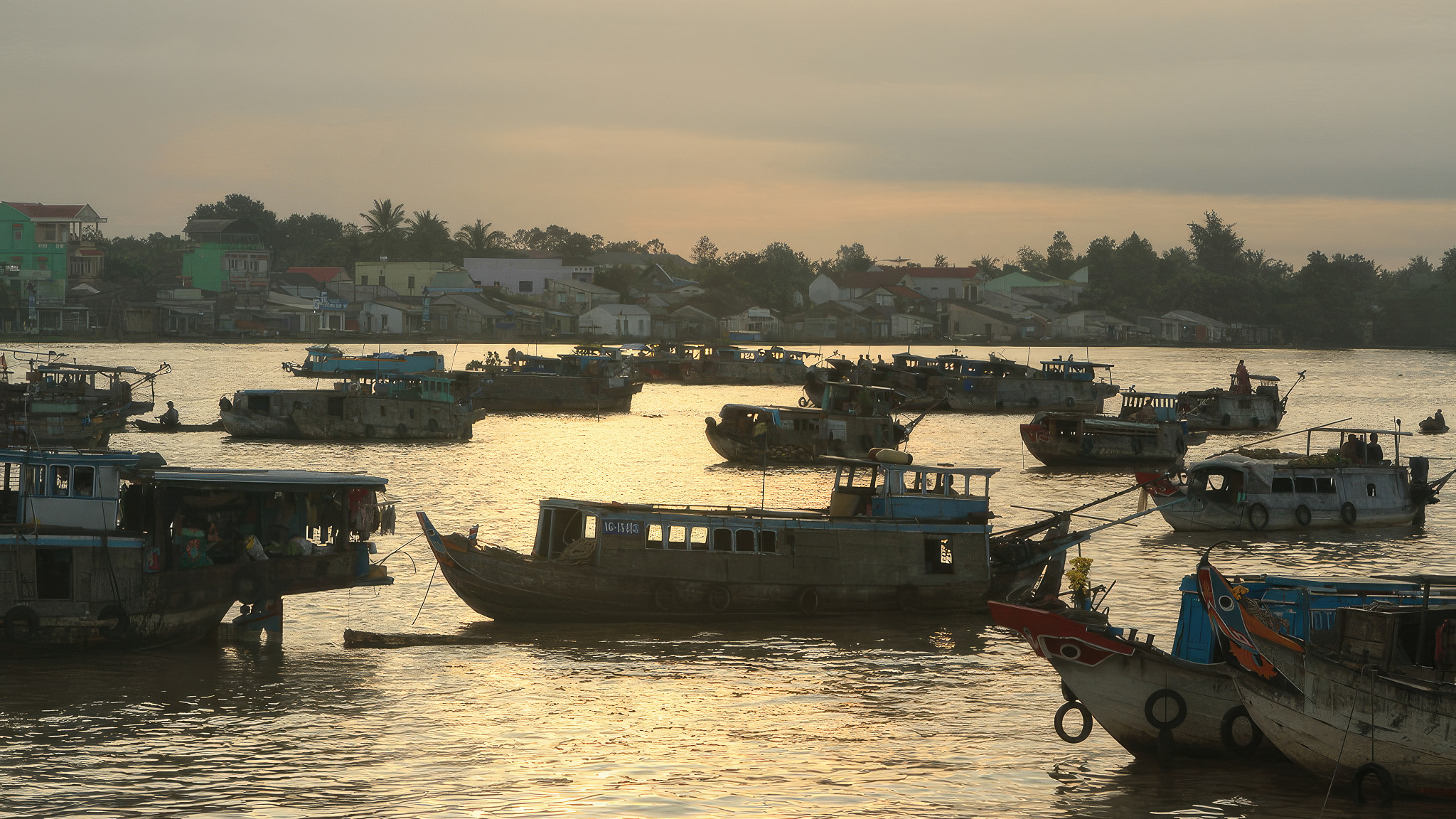 Travel to Cai Rang floating market
