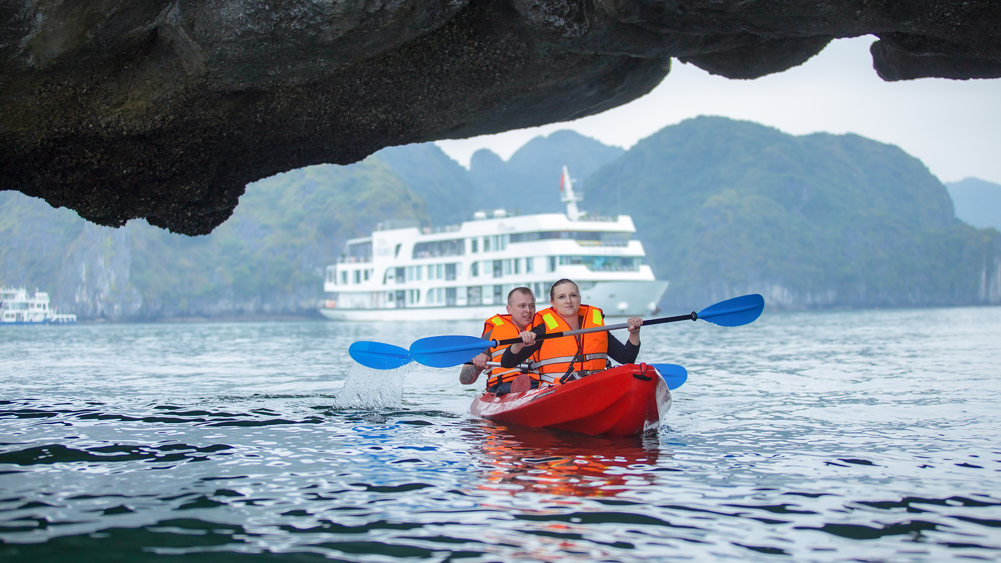 Kayarking in Lan Ha Bay