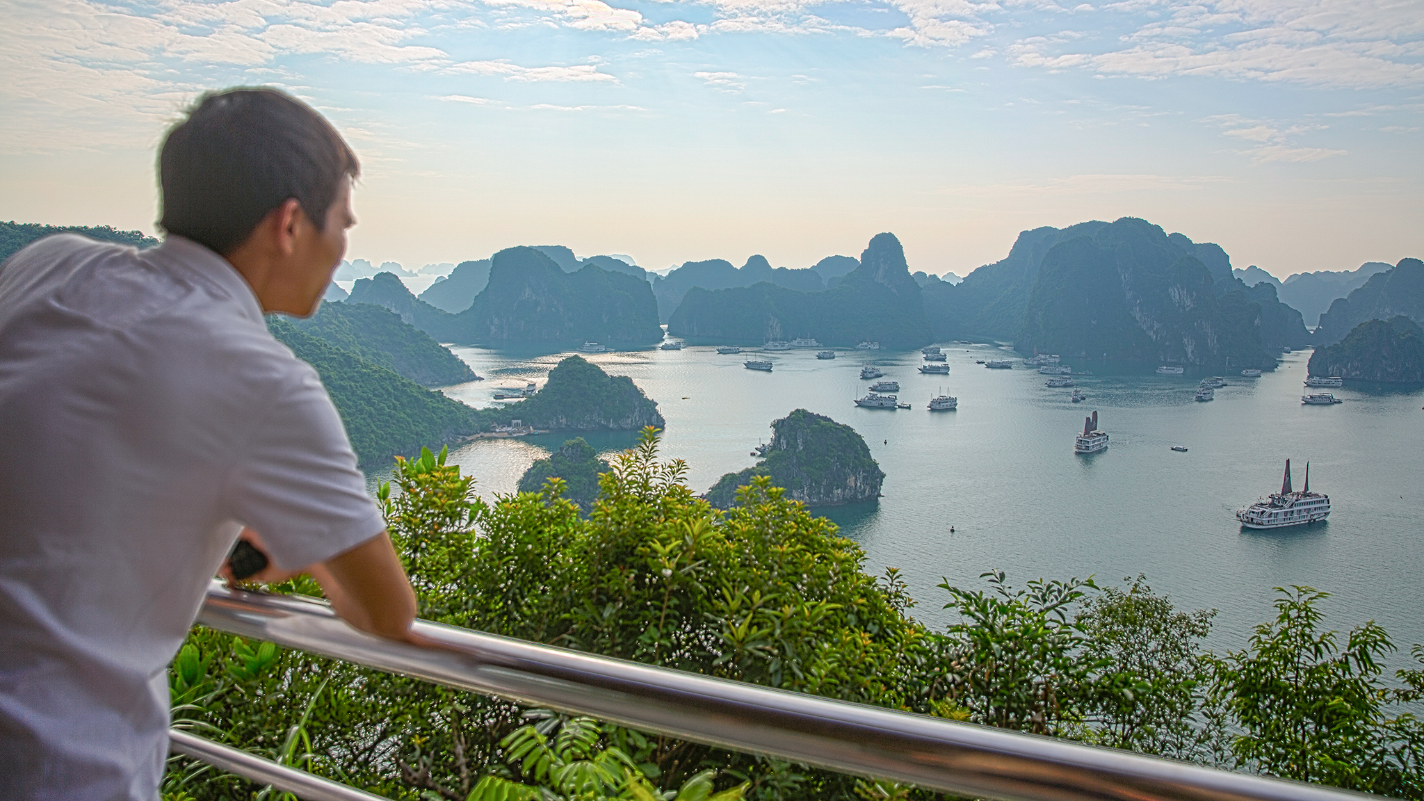 Hike to the peak of Titop