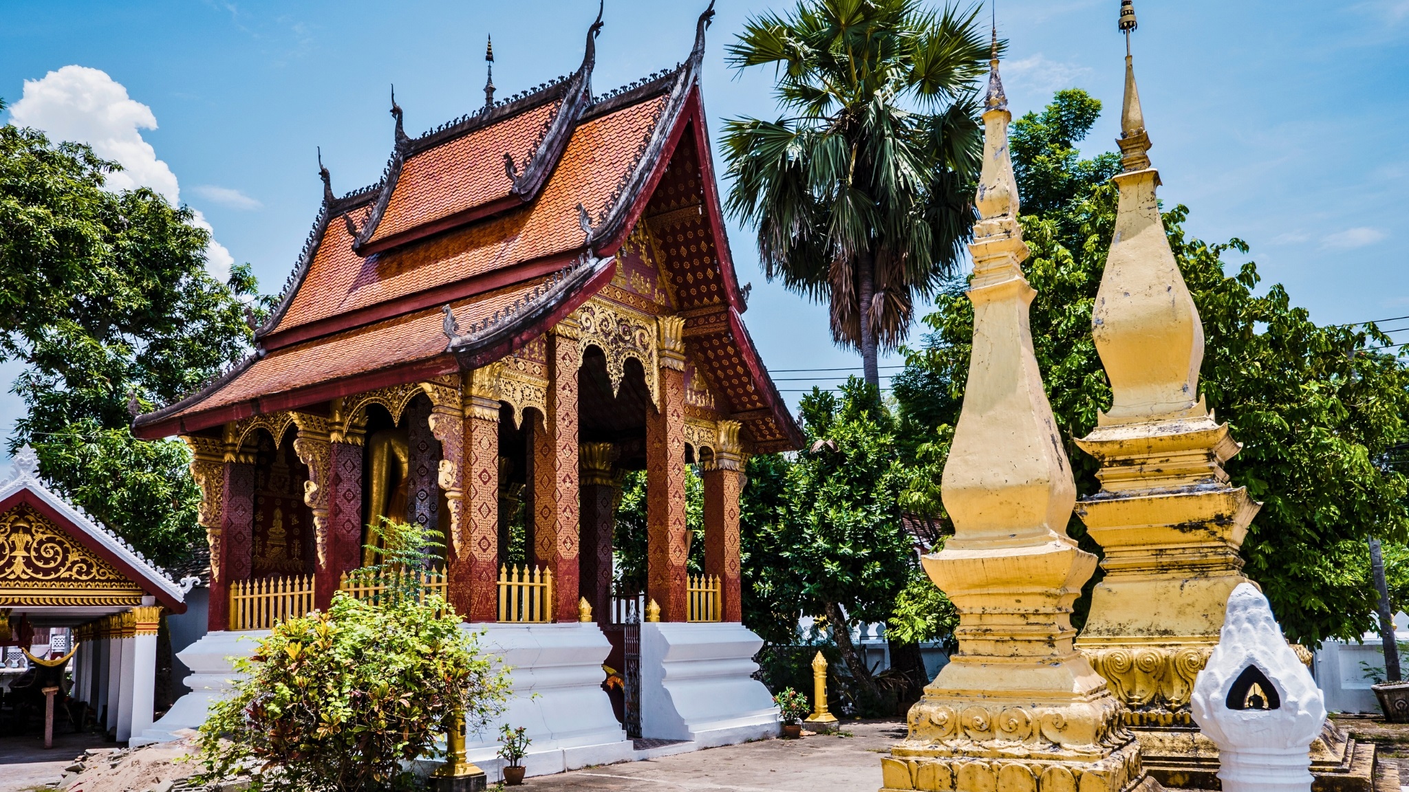 Day 2 Wat Sen Means "Temple of 100,000 Treasures"