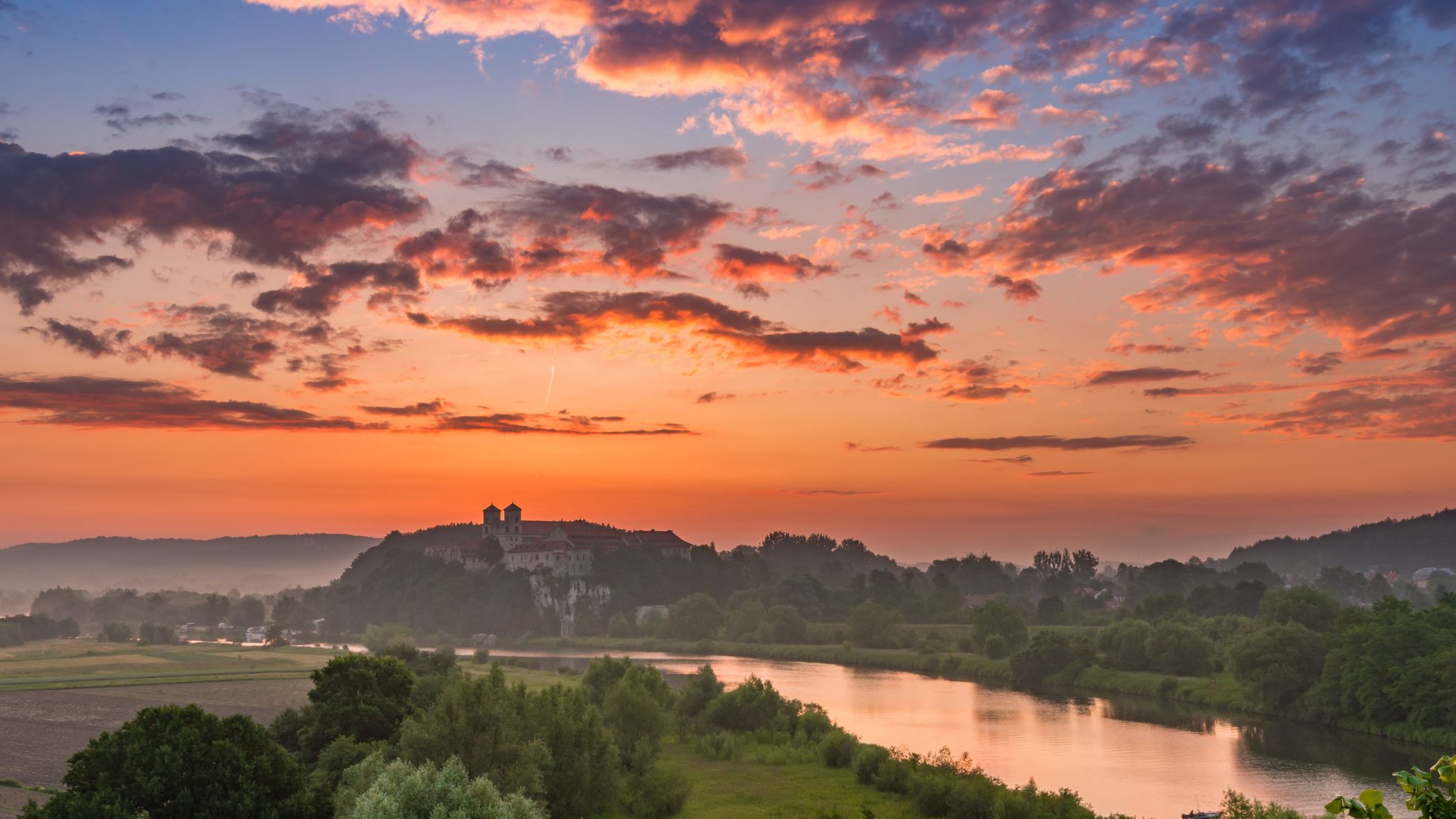 Day 1 Enjoy Breathtaking Sunsets View In Mount Phousi