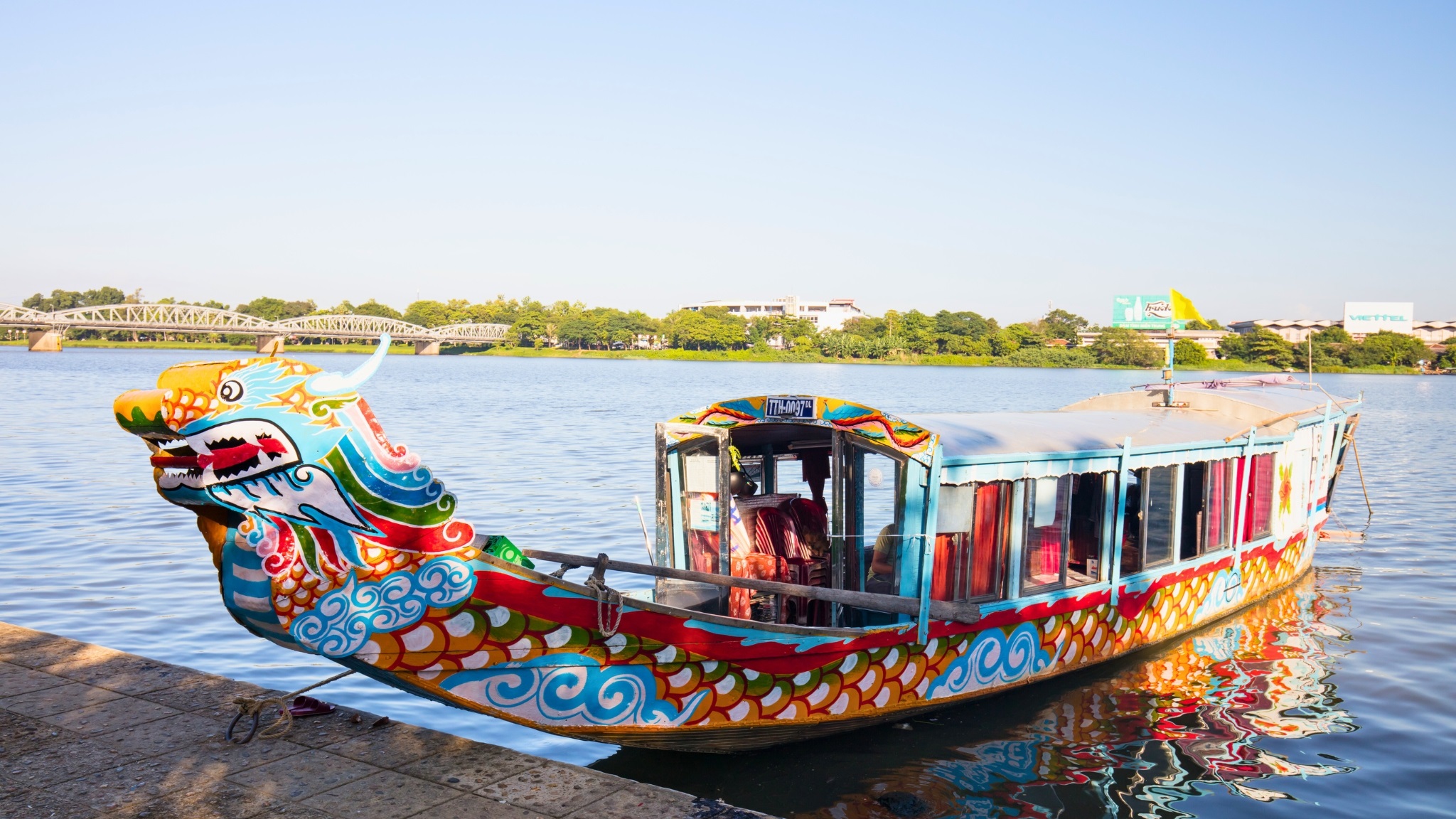 Day 6 Get On A Dragon Boat On Perfume River
