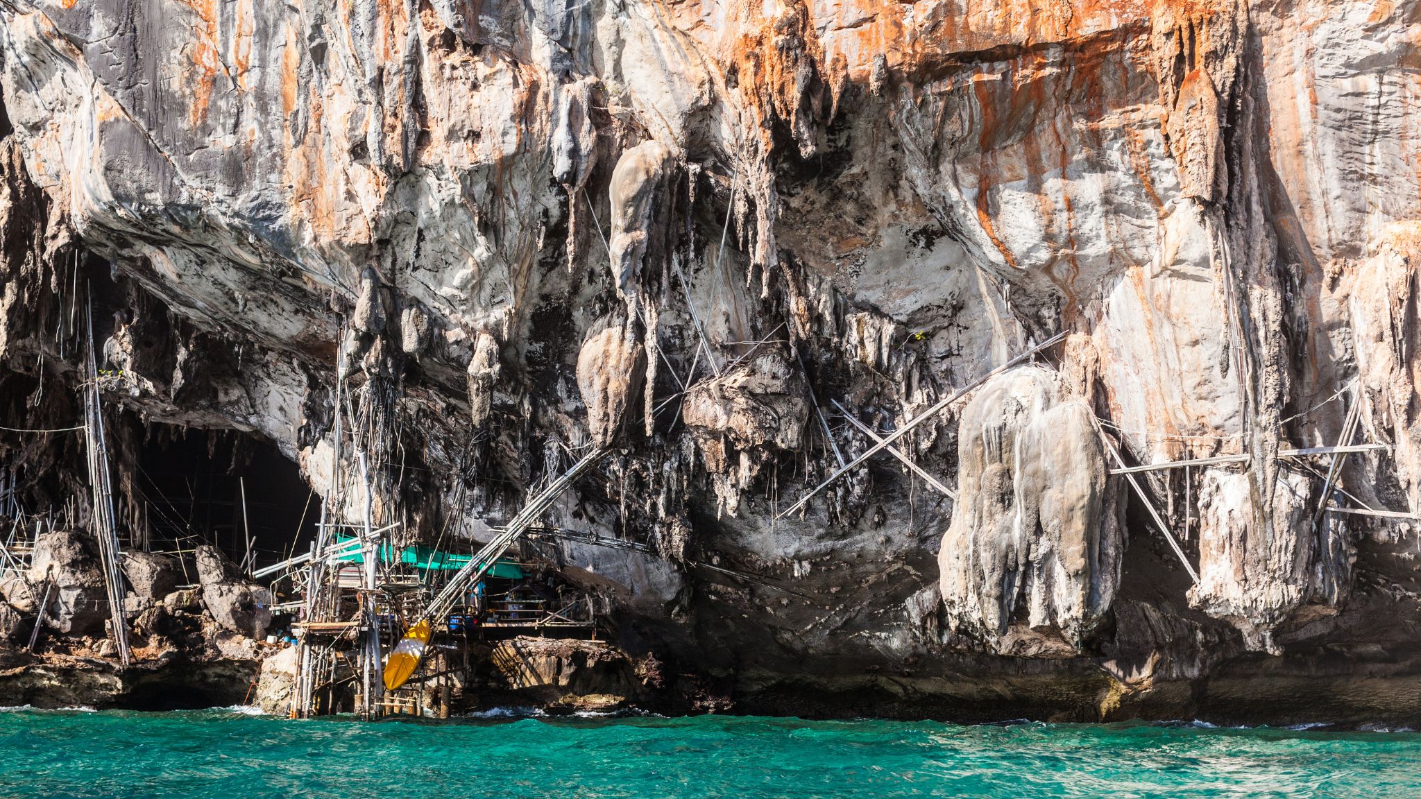 Day 10 Admire The Impressive Limestone Rock Formations In Viking Cave