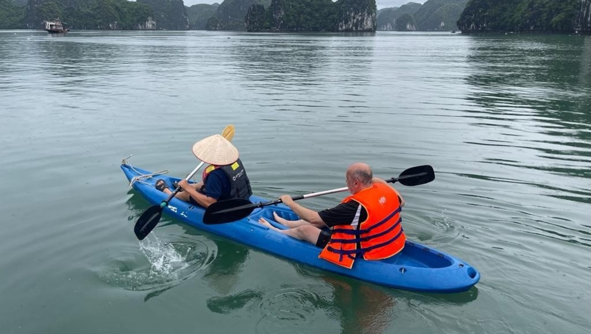 Choose To Kayak In Ba Trai Dao Beach