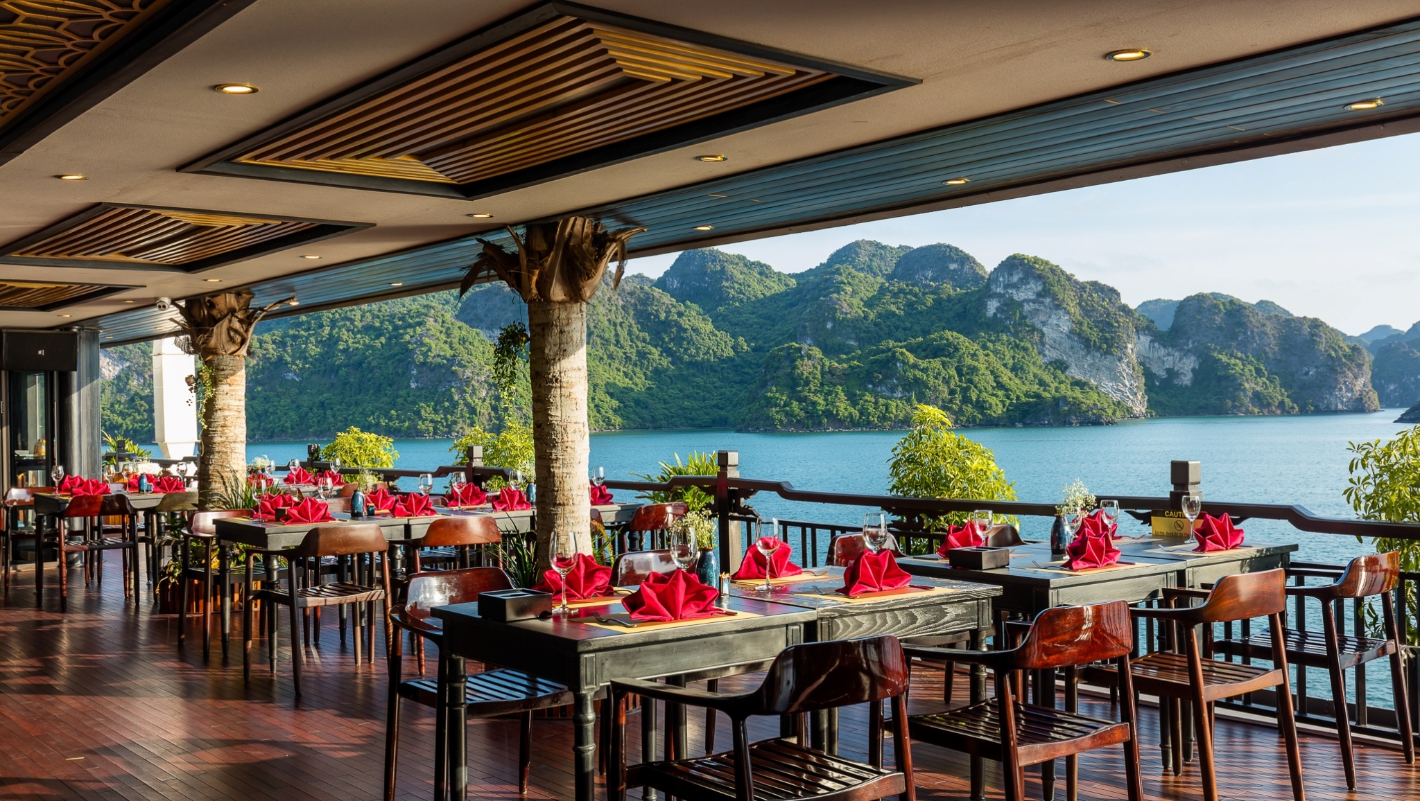 Immerse In The Nature While Savoring Meals