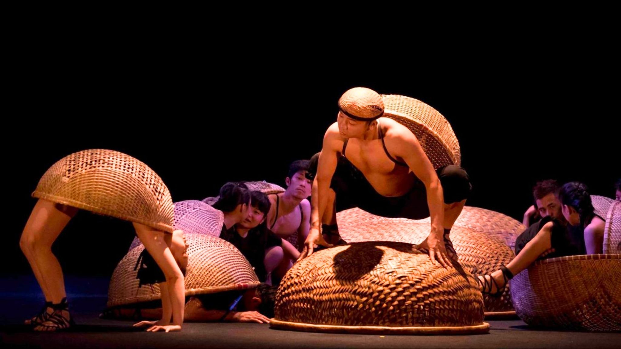 An Awe Inspiring Fusion Of Acrobatics And Theatrical Storytelling