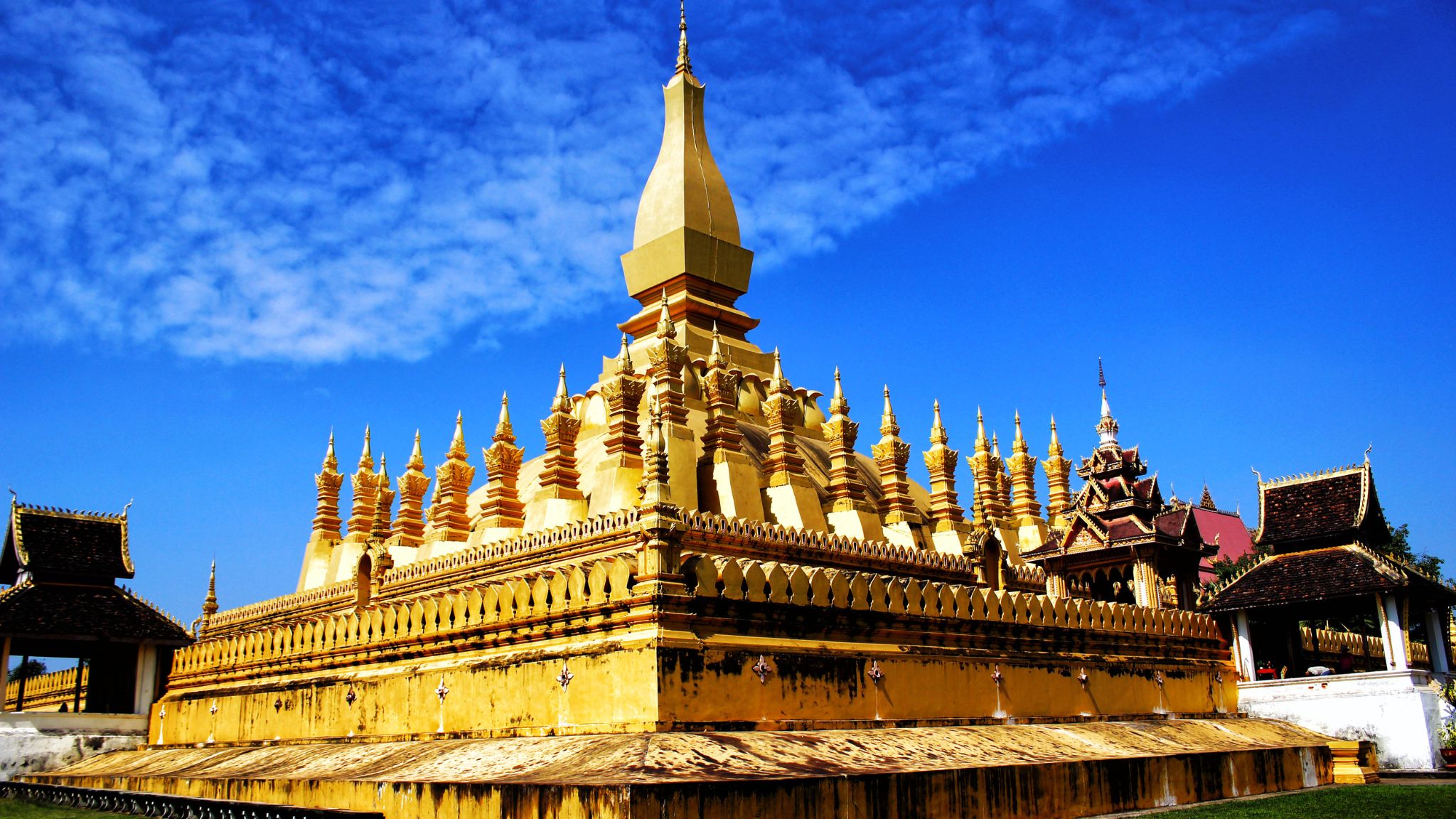 Day 4 Stop At The 13th Century Stupa That Luang