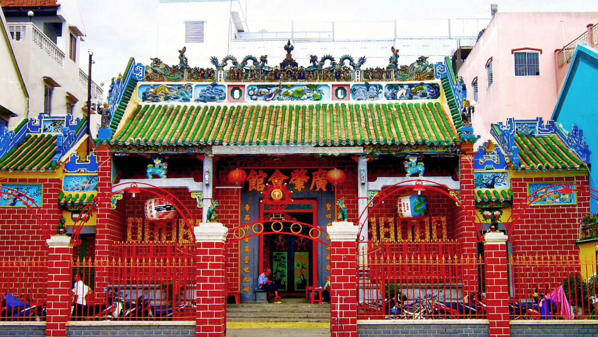 Burn Incense At Zihuang Pagoda