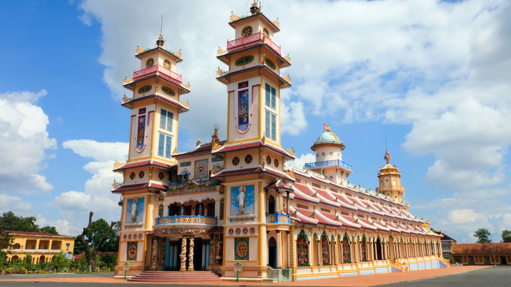 Day 2 Explore The Unique Architecture Of Cao Dai Temple