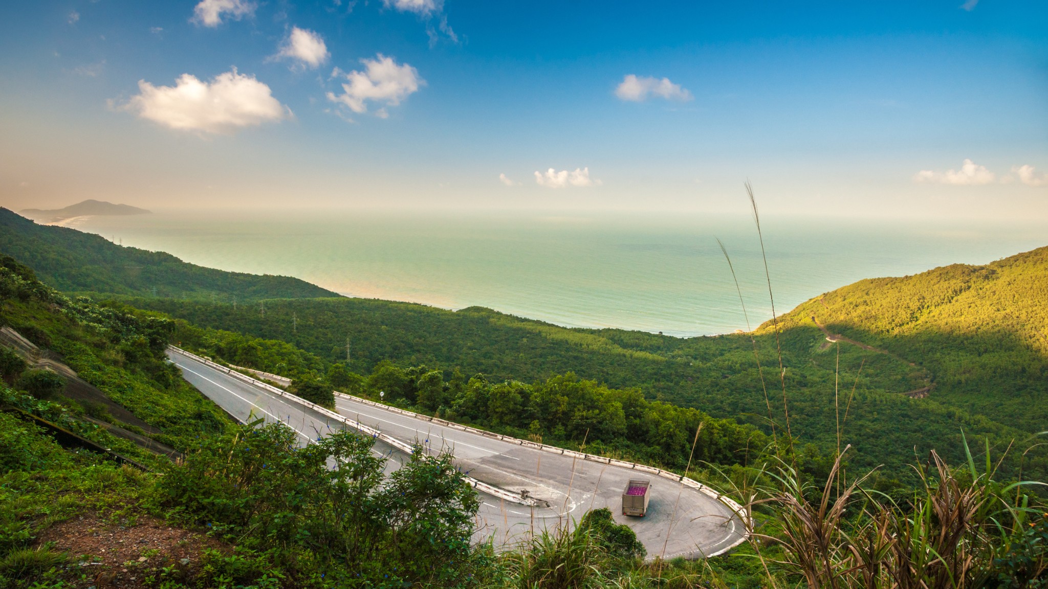 Day 2 Enjoy Breathtaking Landscapes When Riding Through Hai Van Pass