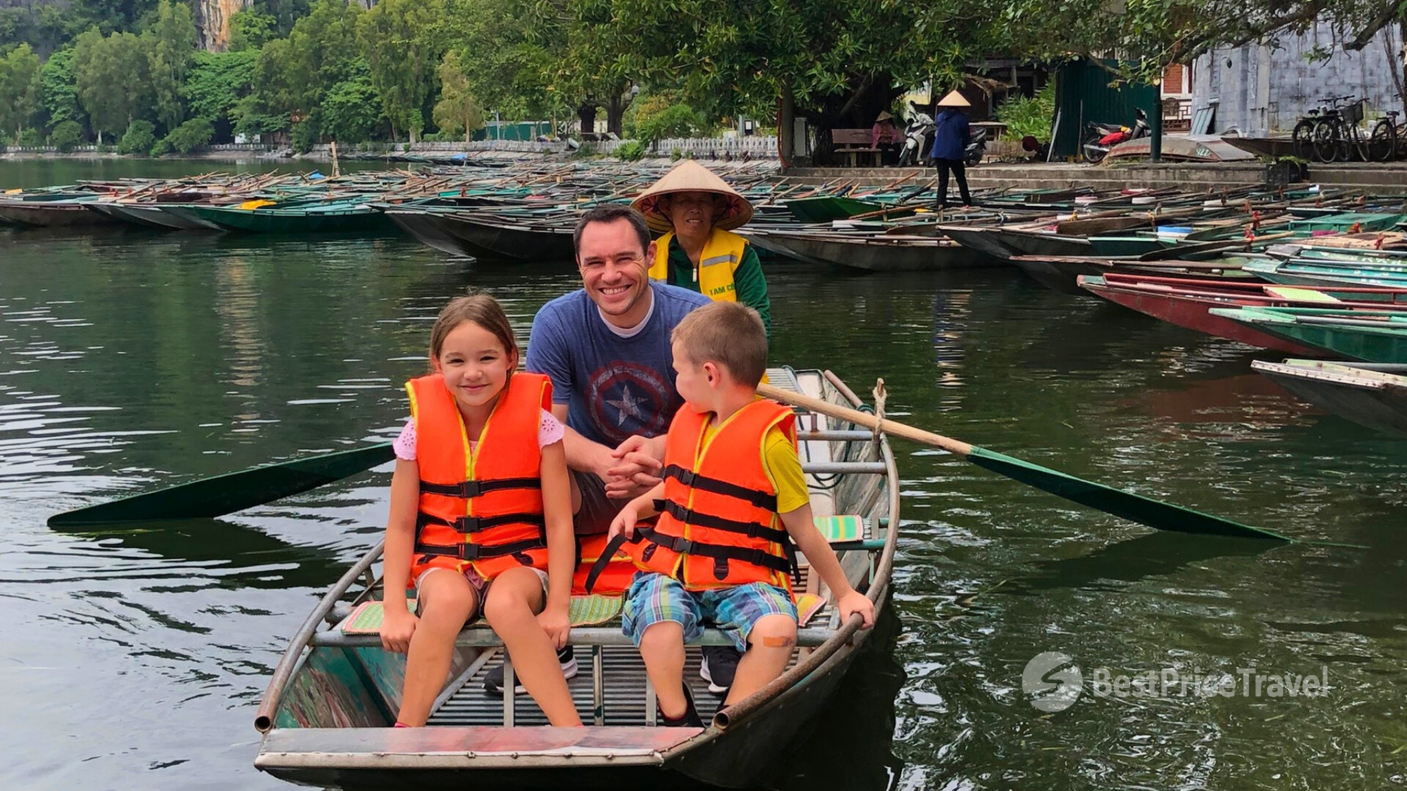 Have An Enjoyable Boat Trip In Tam Coc