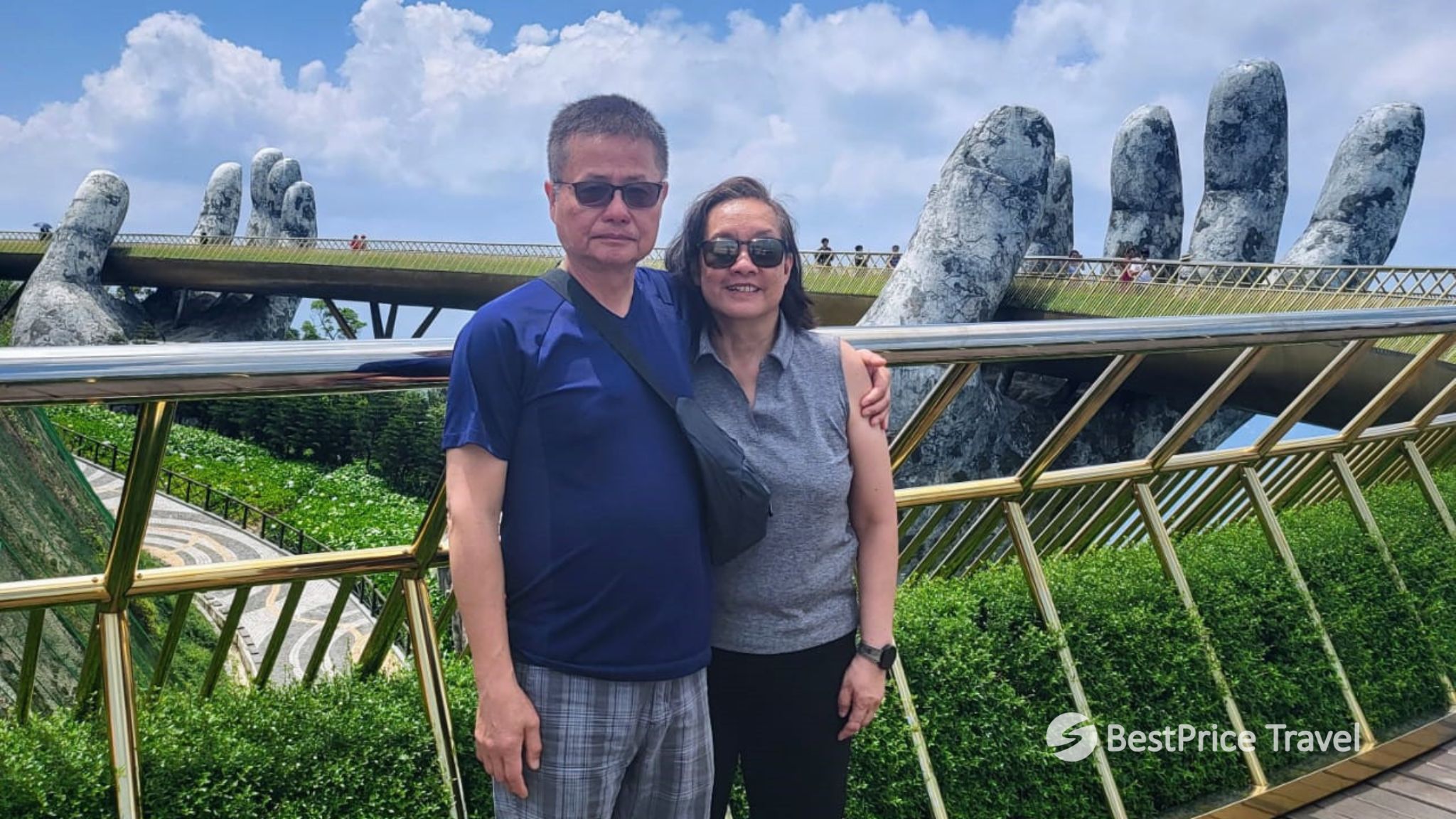 Day 8 Take Stunning Photos In The Golden Hand Bridge