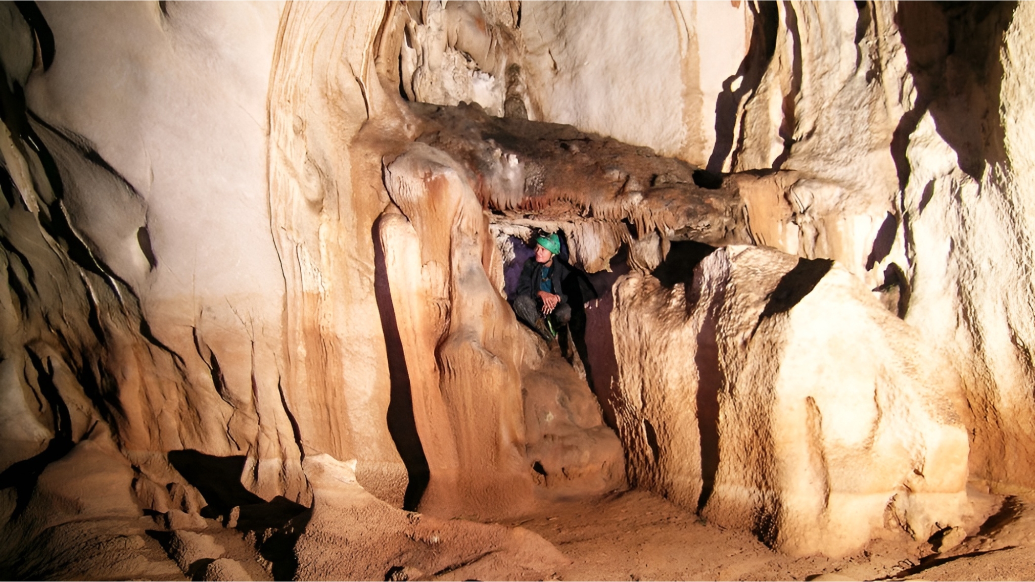 Day 18 Witness The Most Beautiful And Famous Limestone Cavern Tham Phoukham Caves